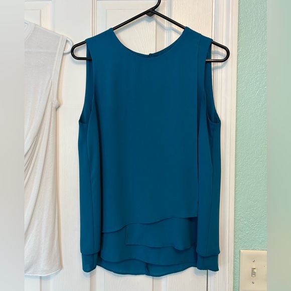 BUNDLE! BCBGMaxAzria White and Teal Blouses - Picture 4 of 10
